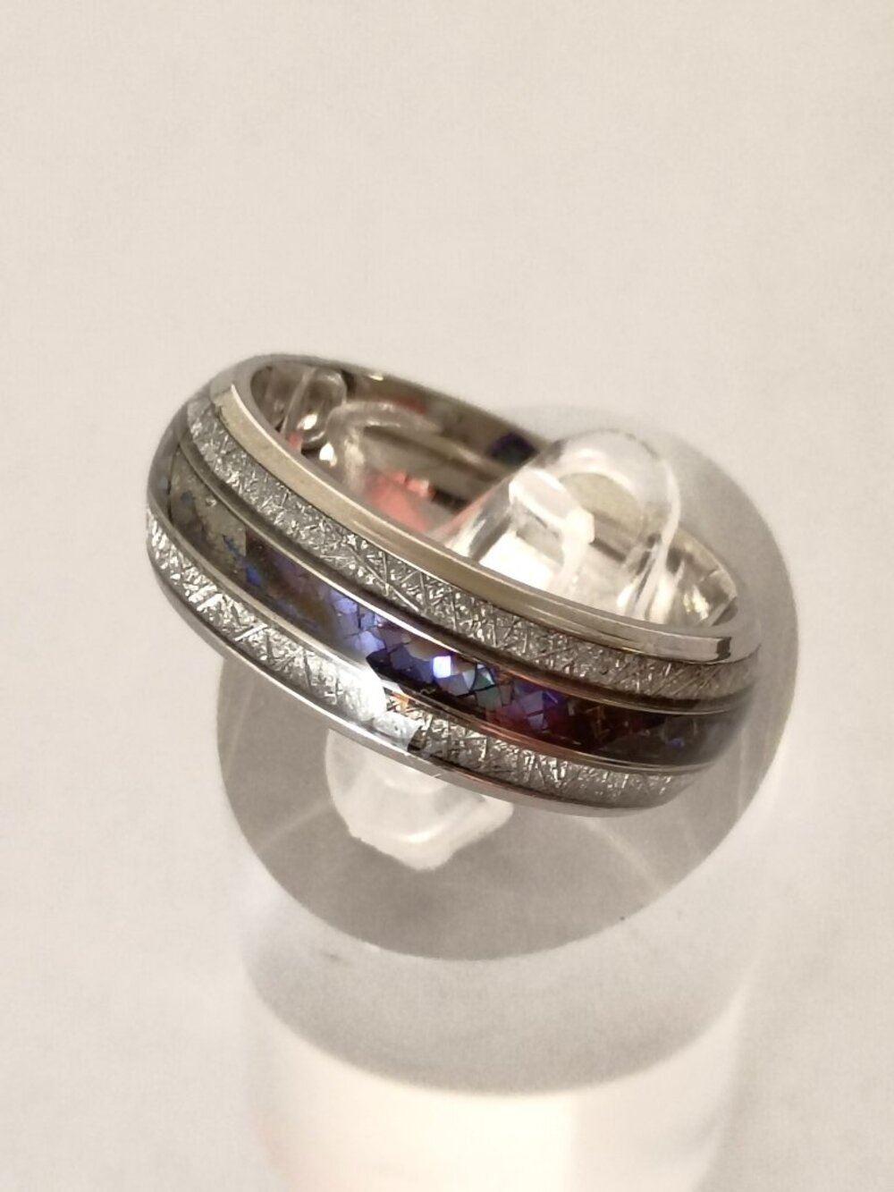 Size 9 Stainless Steel Wedding Band Silver Carbon Fiber Inlay Iridescent Ring
